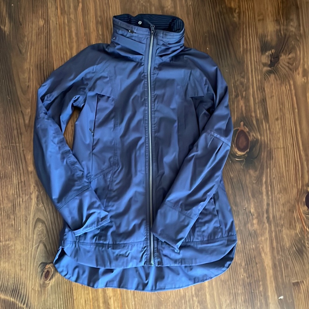 Lululemon rain jacket Size 8